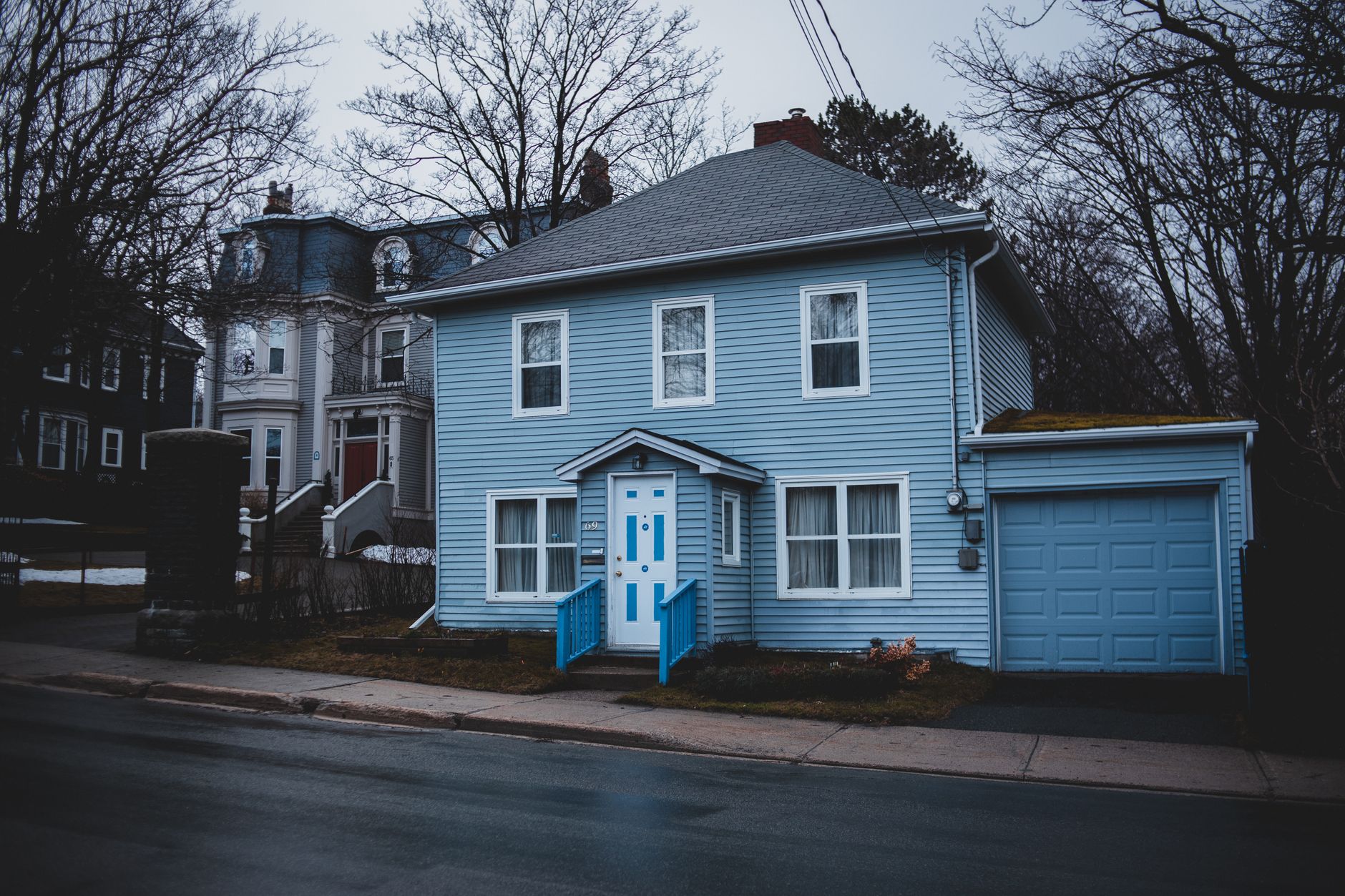 How to Choose the Perfect Shade of Blue for Your Exterior House Paint